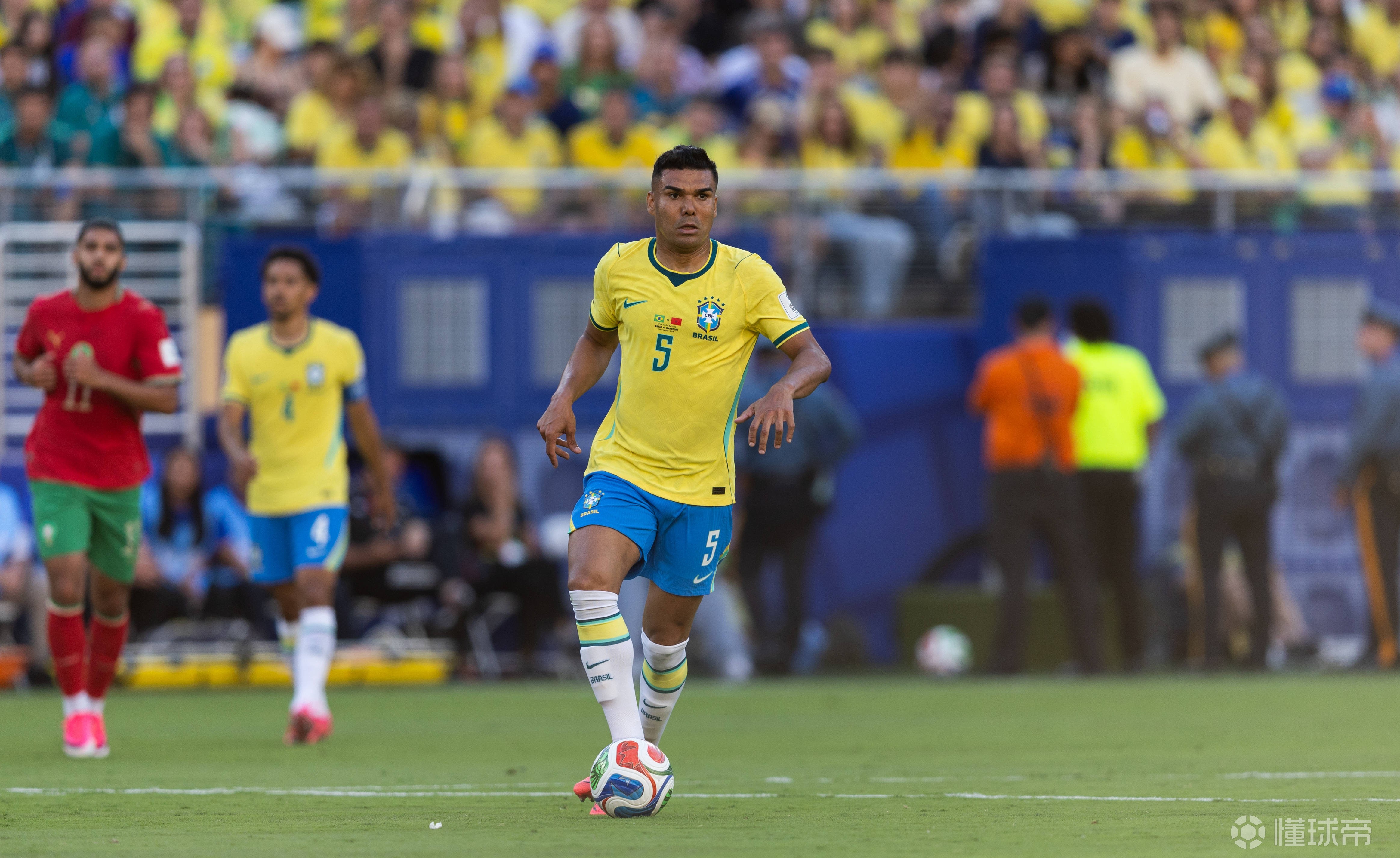 下滑得有点那快，卡塞米罗3次被过全场最高+5次丢失球权