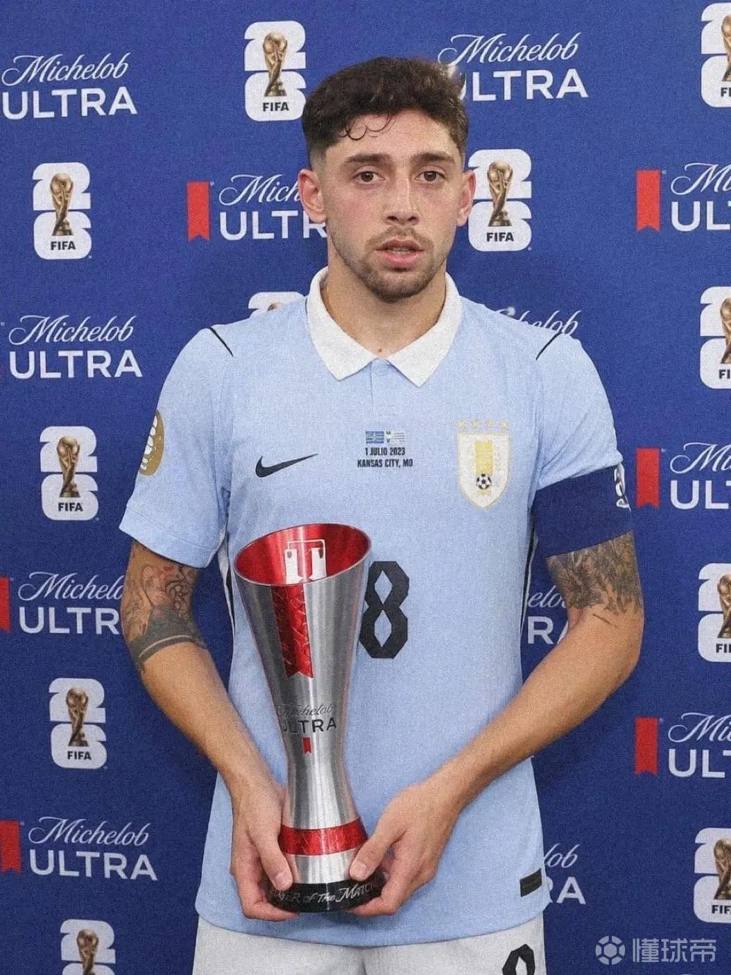 力压沙特门将奥韦斯，巴尔韦德当选FIFA全场最佳球员